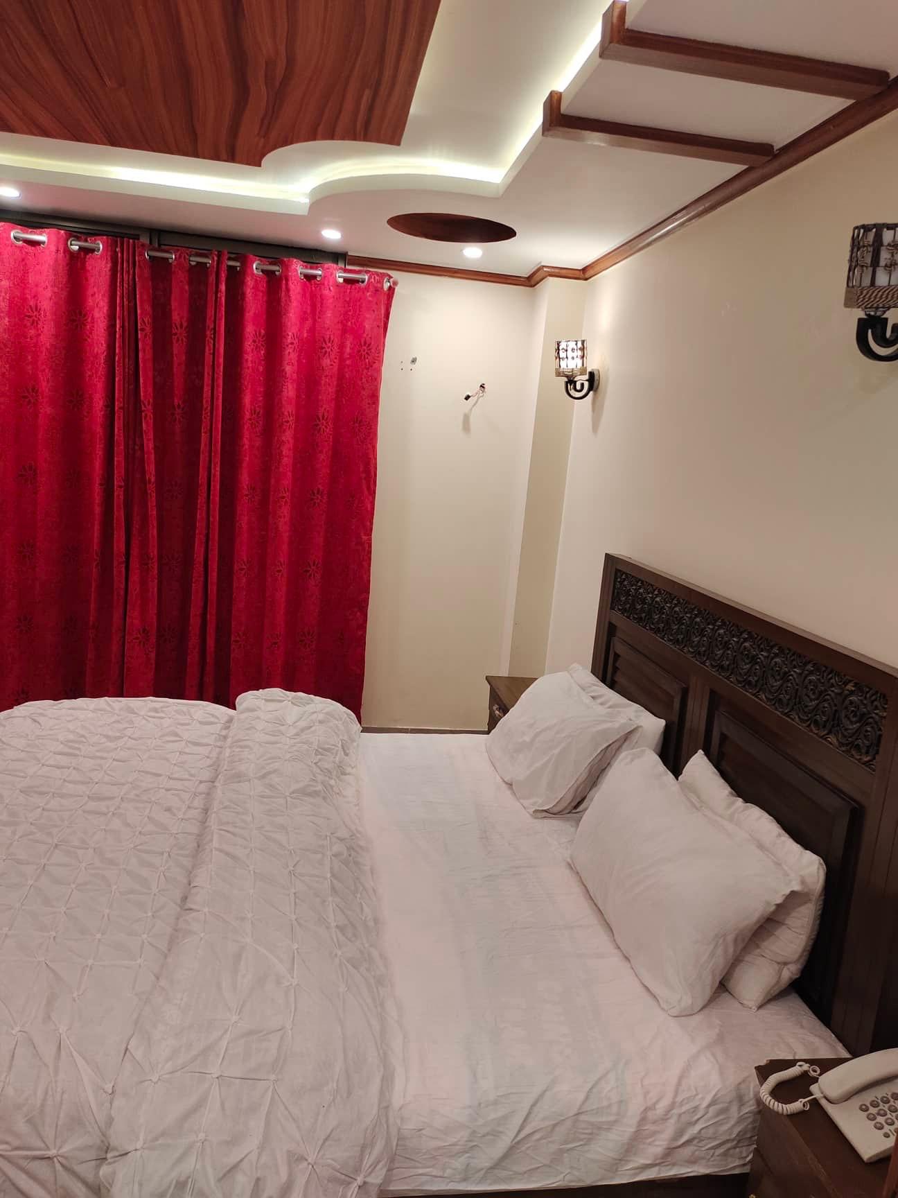 Deluxe Master Bedroom